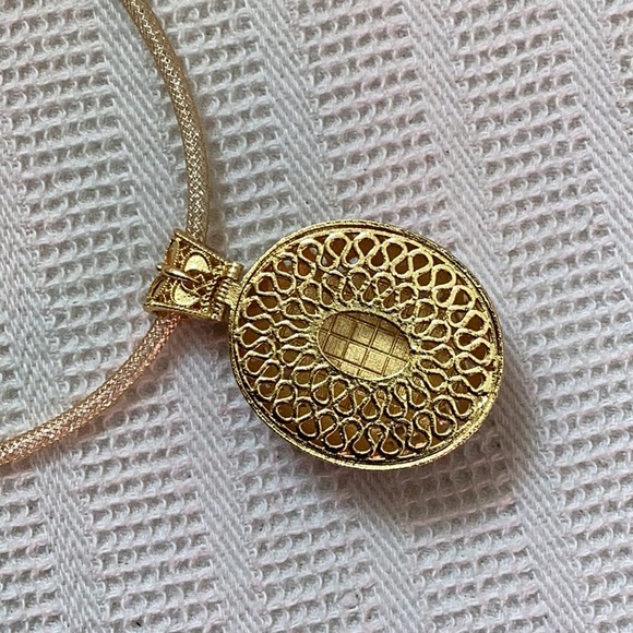 SJ Pearl Pendant - Picture 5 of 8